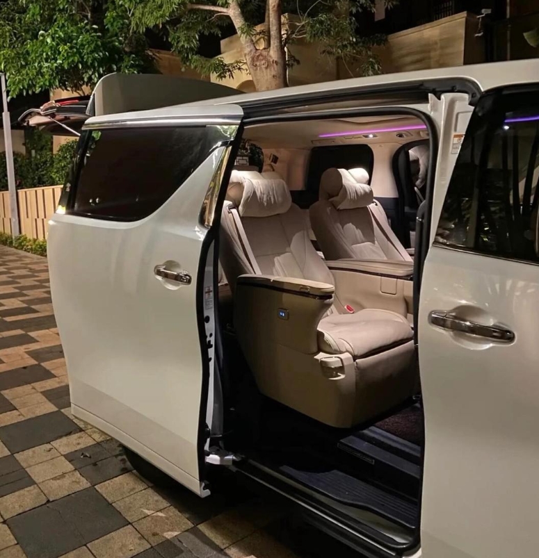 埃爾法商務(wù)車(chē)內(nèi)飾