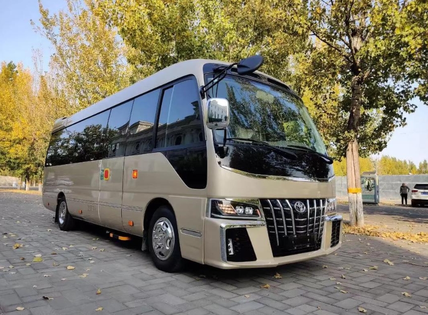 23座考斯特租賃