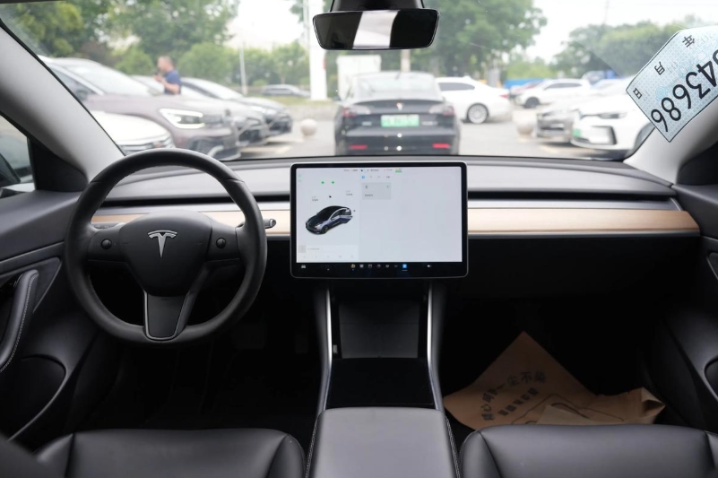 特斯拉 Model 3租賃